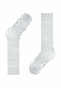 Hellgraue Socken mit gerippter Textur, vertikalen Streifen, abgerundeten Zehen und einem festen Bündchen. Eignen sich für verschiedene Anlässe.