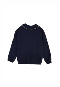 Pullover blu navy con colletto rotondo, polsini elastici e orlo arricciato. Presenta un accento dorato attorno al colletto e un pannello sulla manica.