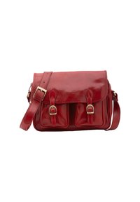 Borsa a tracolla in pelle rossa con finitura lucida, dotata di chiusura a patta, due tasche frontali con fibbie e tracolla regolabile.