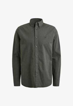 Camisa de botones verde oscuro con cuello clásico, mangas largas y botones en la parte delantera, con un sutil bordado de logo en el pecho.
