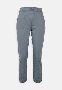 Grå byxor i ett mjukt tyg, med en smal passform, elastiska mudd, och två framfickor med en synlig tryckknappsstängning.