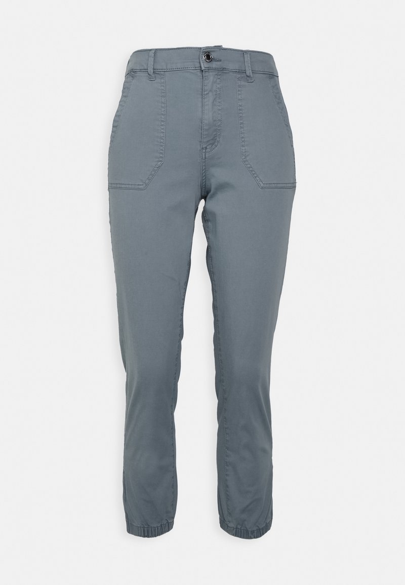 Grå byxor i ett mjukt tyg, med en smal passform, elastiska mudd, och två framfickor med en synlig tryckknappsstängning.