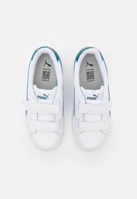 Puma SMASH 3.0 UNISEX - Sportcipő - white/hyperlink blue/cold green
