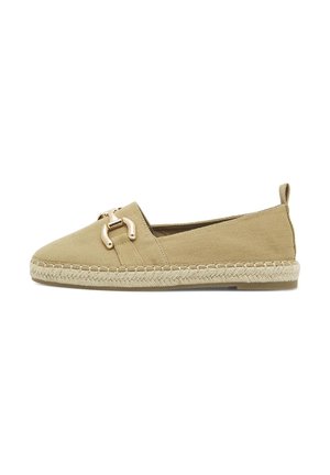 Espadrilla in tela beige con design piatto, caratterizzata da un accento metallico e suola intrecciata in juta, che offre un aspetto casual e traspirante.