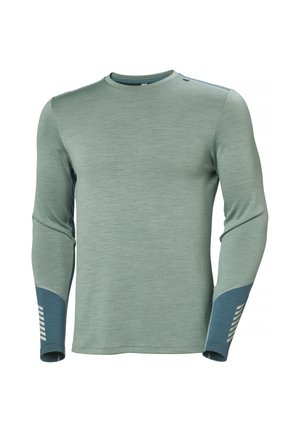 Hedvábná halenka s dlouhými rukávy vyrobená z texturované světle zelené látky. Rukávy mají tmavě modré akcenty s bílými pruhy a kulatý výstřih.