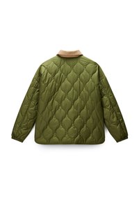 Giacca trapuntata verde con colletto beige, caratterizzata da un motivo testurizzato, polsini elasticizzati e orlo dritto.