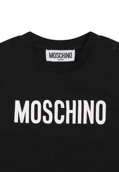 Felpa nera con collo a costine, con testo bianco "MOSCHINO" sulla parte anteriore e dettagli con bottoni a pressione sulla spalla.