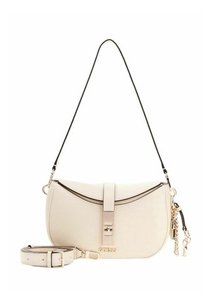 Sac bandoulière en cuir blanc avec une forme incurvée, bordure noire, ferrures argentées et bandoulière amovible. Présente des accents décoratifs en chaîne.