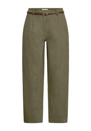 Pantaloni kaki cu talie înaltă, cu pliuri și o curea subțire maro, având picioare drepte și închidere frontală.