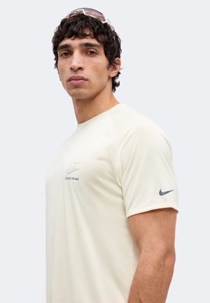 Nike Stride Men's Dri-FIT Adv Short-Sleeve Running Top — foto 4