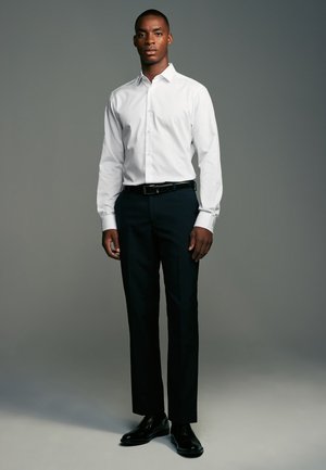 Next, REGULAR FIT, mleczny