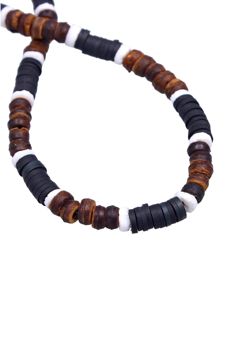 Luxe edelstenen halsketting sieraden geïsoleerd op transparante achtergrond | Premium PSD Bestanden Luxe edelstenen halsketting sieraden geïsoleerd op transparante achtergrond | Premium PSD Bestanden