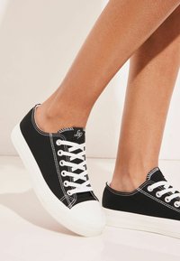 Lipsy LOW - Tossud - black canvas