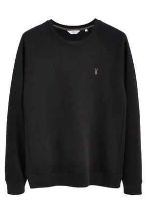 Sweat-shirt noir à manches longues avec col rond, poignets et ourlet côtelés, arborant un petit logo cerf brodé sur le côté gauche de la poitrine.