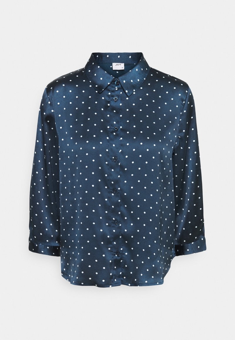 Blusa di raso blu navy con Pois bianchi, design con colletto, chiusura a bottoni e maniche a tre quarti. Texture liscia e finitura lucida.