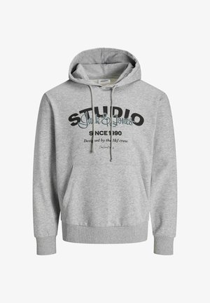 Grå hættejakke med kængurulomme, snøre i hætten og trykt tekst i sort og teal. Har ribbede manchetter og kant. Blød stoftekstur.