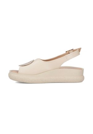 Beżowe sandały na słupku wykonane z gładkiego materiału, posiadają zaokrąglony czubek, subtelną dekorację oraz teksturowaną, wyściełaną podeszwę.