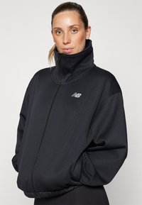 New Balance PERFORMANCE FULL ZIP - Majica s kapuljačom i patentnim zatvaračem - black