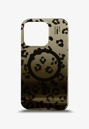 Husă de telefon cu un model lucios de leopard negru pe un fundal auriu, având un logo circular în centrul său și margini rotunjite.