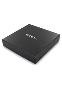Sorte firkantede smykkeboks med en glat finish, prydet med et hvidt "BREIL" logo på toppen. Kanten er skarp og ren, hvilket fremhæver dens minimalistiske design.