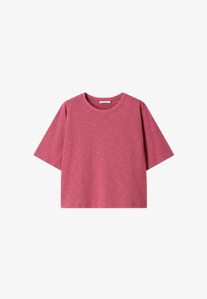 Einfarbiges, rosenrosafarbenes, kurzärmeliges, bauchfreies T-Shirt mit Rundhalsausschnitt und feiner melierter Struktur.