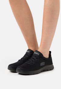 Skechers Wide Fit - FLEX APPEAL 4.0 - Sportbačiai - black Miniatiūros vaizdas 1