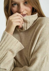 PEPPERCORN Džemper -  feather gray melange