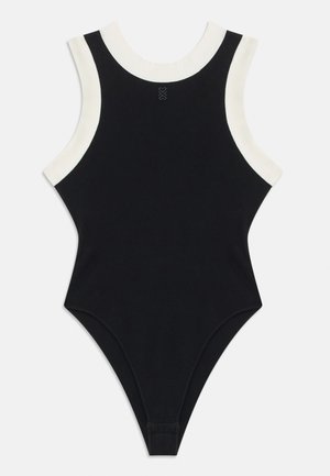 Bodysuit negro sin mangas con ribete blanco alrededor del cuello y las sisas, que presenta un pequeño logo en relieve debajo del escote.
