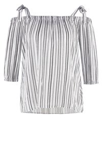Off-shoulder topp med svarta och vita vertikala ränder, elastisk halsringning och ärmar i trekvarts längd med knyt detaljer.