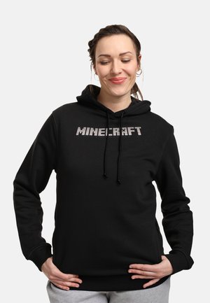 Czarna bluza z kapturem i kieszenią z przodu, z napisem "MINECRAFT" dużymi, pikselowymi białymi literami. Kaptur na sznurku i ściągacze na rękawach.
