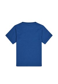 Camiseta de algodón azul con mangas cortas y cuello redondeado. Textura suave y diseño sencillo de color sólido. Sin patrones ni logotipos visibles.