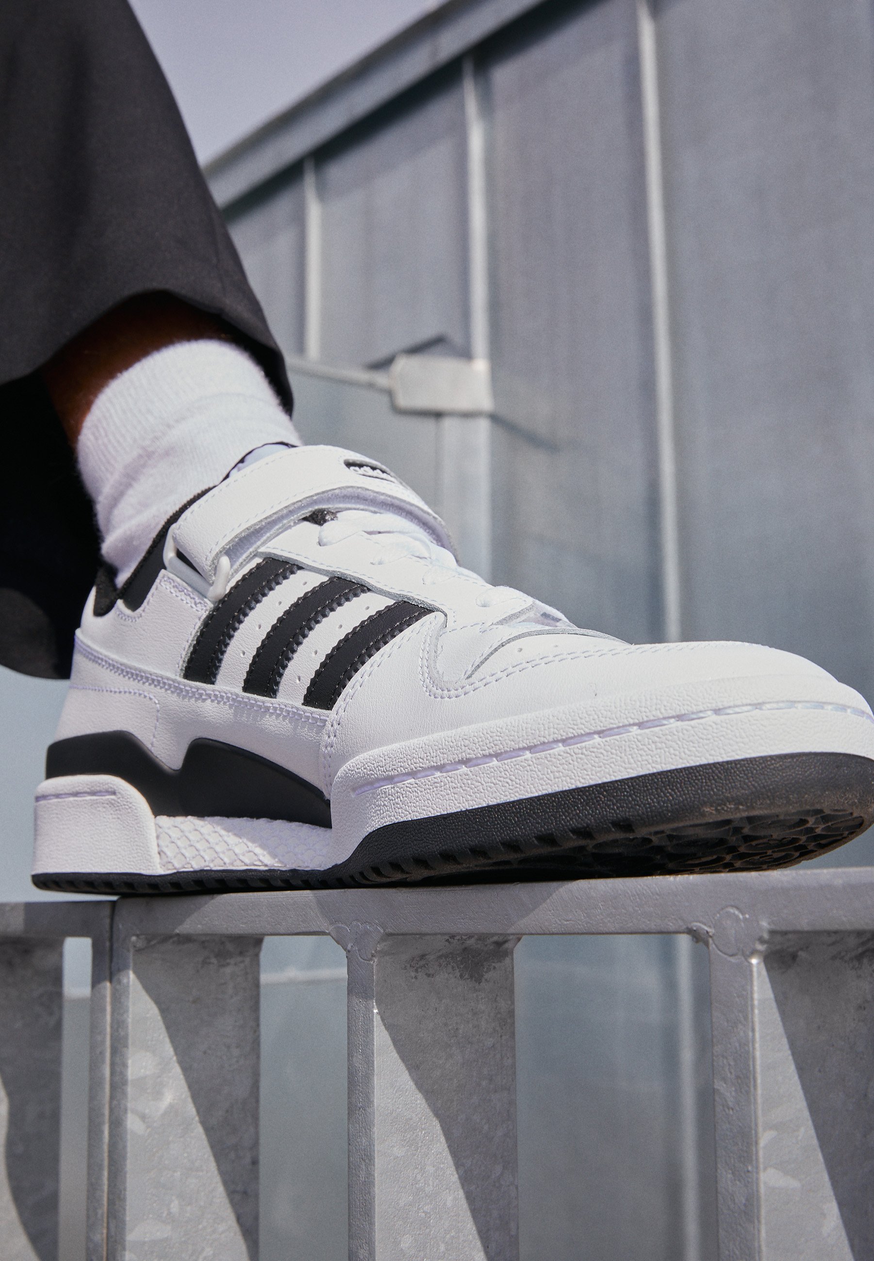 adidas Originals FORUM LOW UNISEX - Zapatillas - white/core black/blanco -  Zalando.es