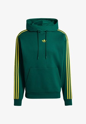 Zielona bluza z kapturem wykonana z miękkiego materiału, z kieszenią kangurka, żółtymi paskami na rękawach oraz małym żółtym logo na piersi.