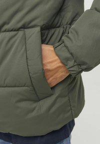 Jack & Jones JJETOBY PUFFER COLLAR - Giacca invernale - rosin