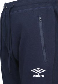 Umbro JOGGING  - Pantalones deportivos - marine