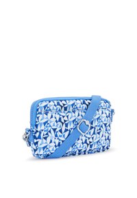 Blå mønstret crossbody taske med geometrisk design, lavet af holdbart stof. Inkluderer en lynlåslukning og en justerbar rem.