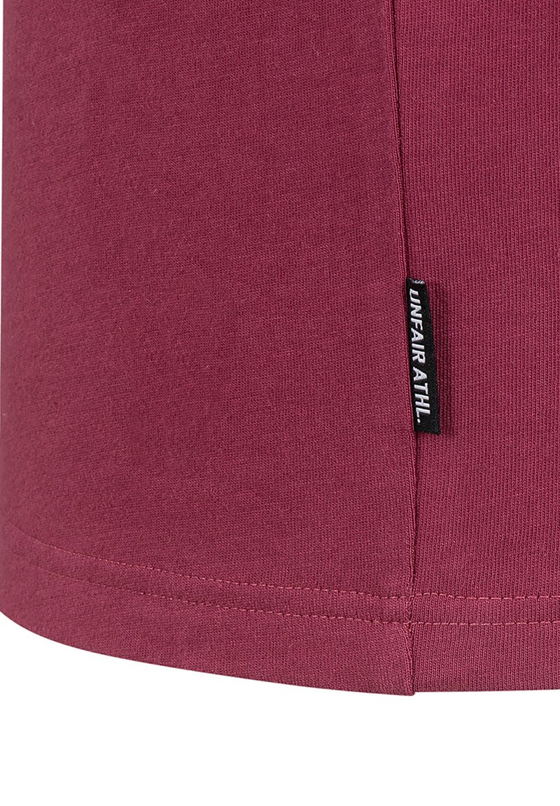 Herren Shirts | UNFAIR ATHLETICS T-Shirt print burgundy/bordeaux - WC05414 Herren Shirts | UNFAIR ATHLETICS T-Shirt print burgundy/bordeaux - WC05414