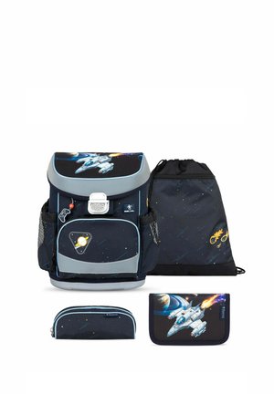 Schultaschenset mit weltraumthemenbezogenen Raketen-, Planeten- und Meteor-Designs, inklusive Rucksack, Turnbeutel, Federmäppchen und Geldbörse.