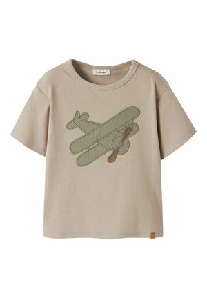 Beżowa, krótkorękawowa, prążkowana koszulka dla malucha z aplikacją zielono-brązowego dwupłatowca na przodzie.