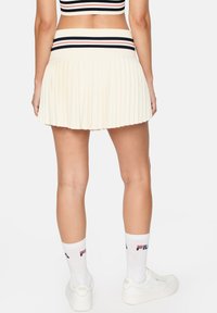 Fila CHALLENGER SEAMLESS - Gonna a campana - gardenia fila navy red