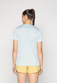 New Balance ESSENTIALS - Spordi T-särk - frosted glass