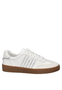 Las zapatillas blancas presentan una mezcla de textil y cuero, punta redonda, diseño a rayas con acentos de rhinestones y suela de goma.