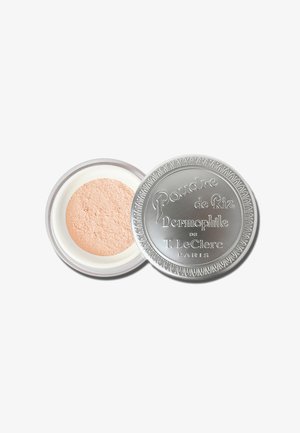 Puder aus Reis in einer runden, silbernen Dose mit erhabenem Design, die weiches, rosa loses Puder enthält, umgeben von einem weißen Innenrand.