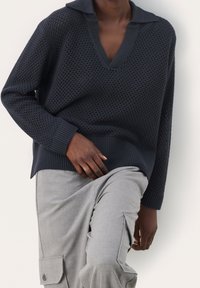 Part Two Sweter