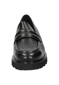 Zwarte leren loafers met een ronde neus, voorzien van een opvallende gestikte band over de bovenkant en een dikke rubberen zool.