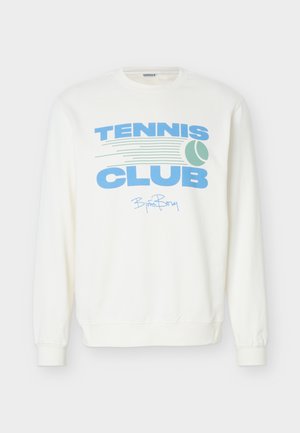 Biela mikina s dlhým rukávom s modrým nápisom "TENNIS CLUB", zelenou grafikou tenisovej loptičky a modrým podpisom pod textom.