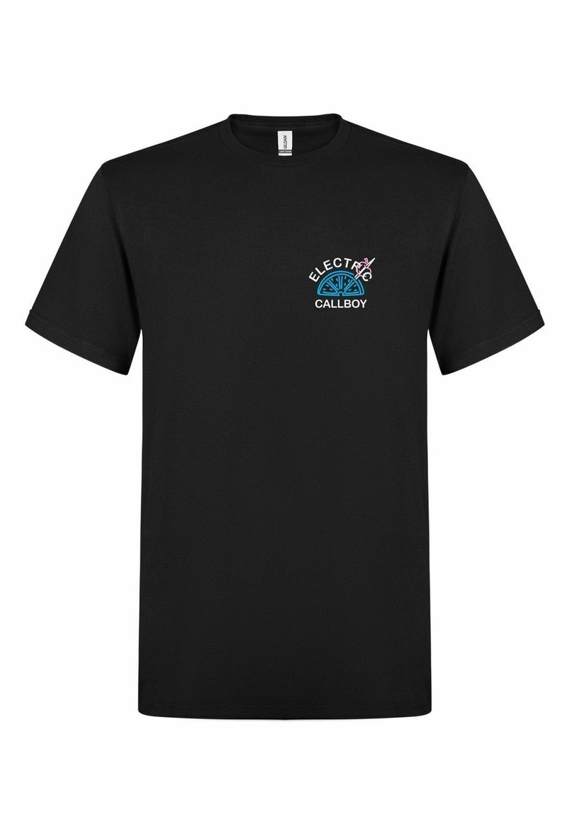 Zwarte katoenen t-shirt met een ontwerp aan de voorkant waarop de woorden "ELECTRIC CALLBOY" in felle kleuren staan, met een grafisch element boven de tekst.