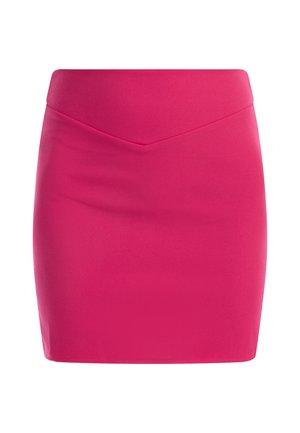 Dopasowana różowa mini spódnica o gładkiej fakturze, z profilowanym paskiem w talii i prostym wykończeniem. Brak widocznych wzorów lub elementów metalowych.