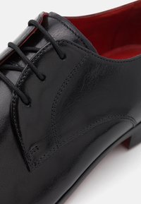 Melvin & Hamilton TONI 1 - Alkalmi fűzős cipők - torino/black/red
