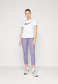 Nike Performance FAST CROP - Tajice - daybreak/reflective silver
